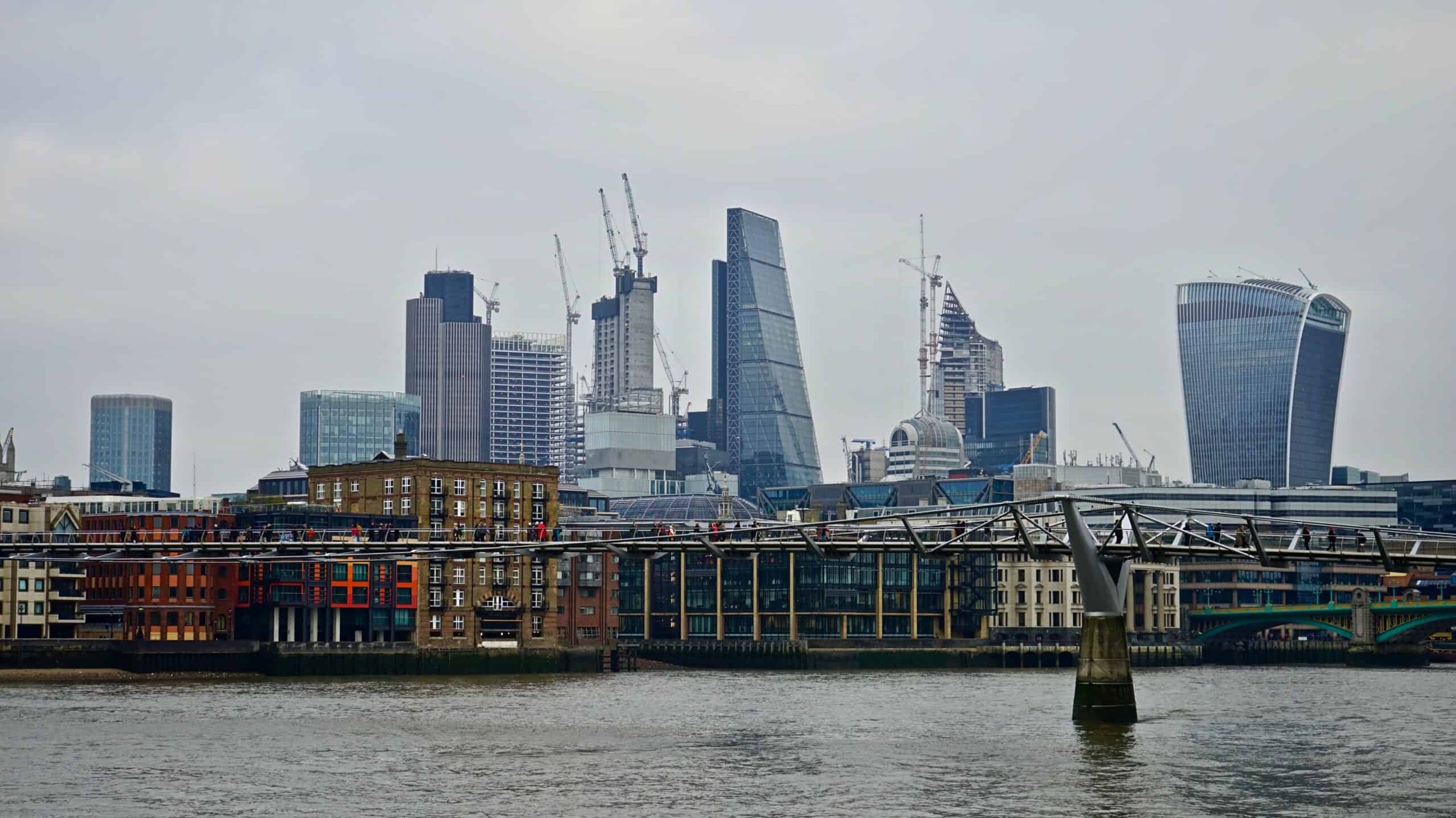 How much do architects charge in London?
