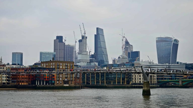 How much do architects charge in London?